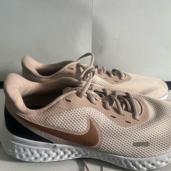 Nike Tan and Black Athletic Sneakers - Picture 1 of 2
